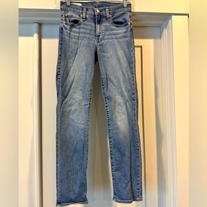 Like new GAP classic mid rise straight jean size 2